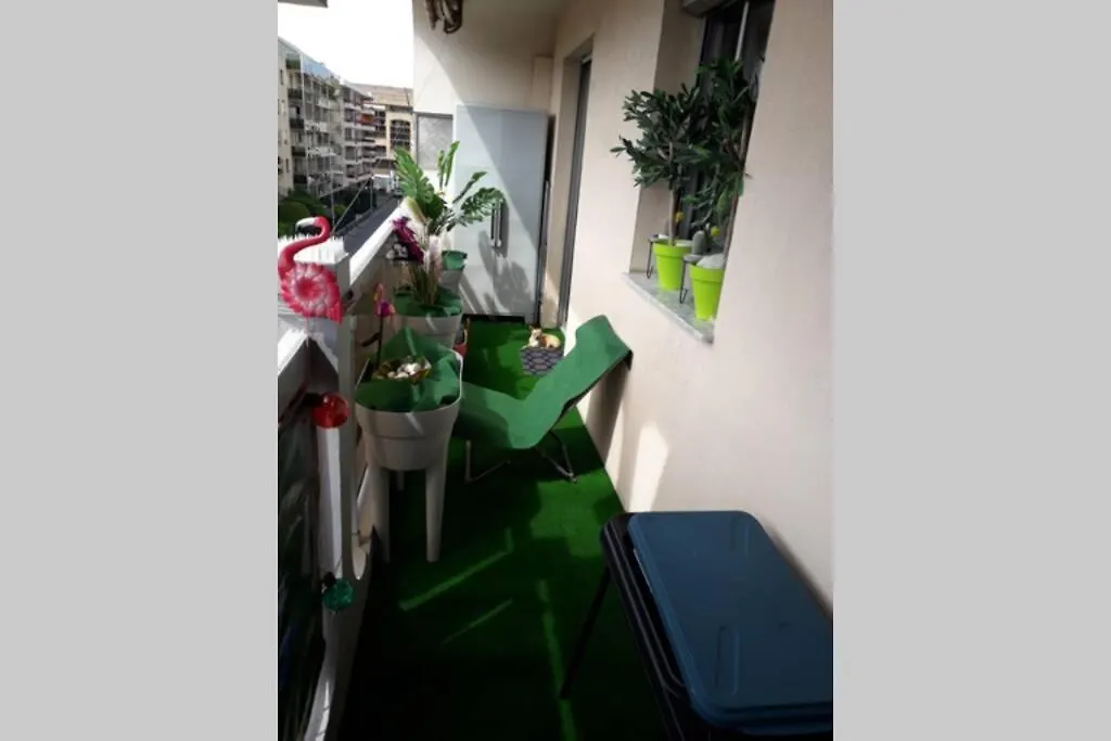 Appartement Chaleureux appart 2 pièces entièrement rénové. à Saint-Laurent-du-Var