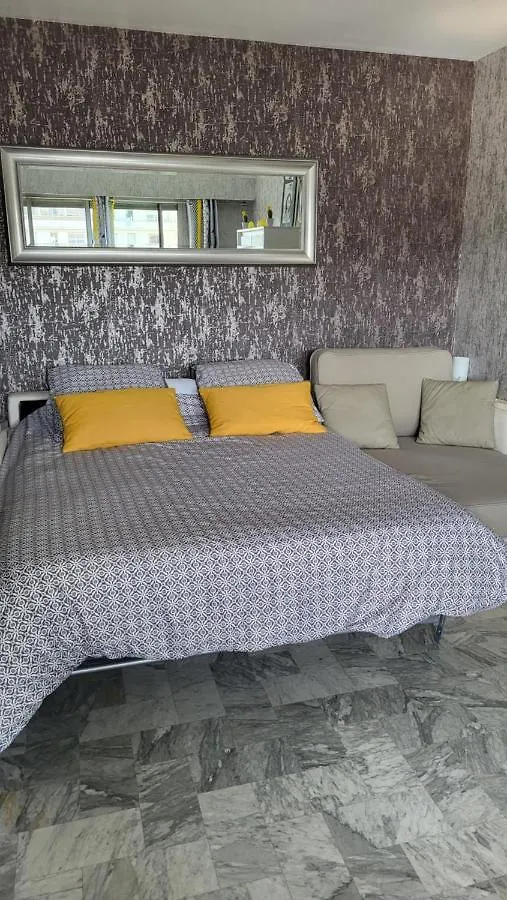 Appartement Chaleureux appart 2 pièces entièrement rénové. à Saint-Laurent-du-Var